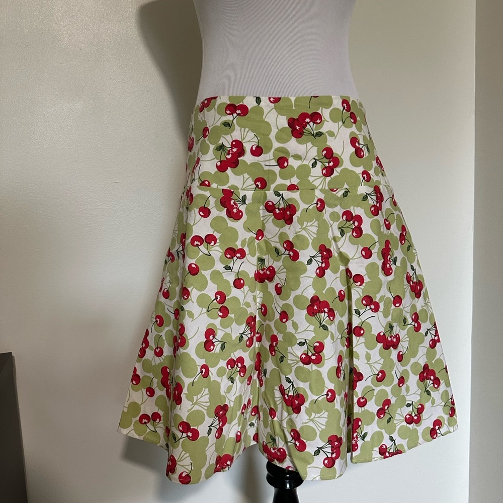 Green and White Pleated Cherry A-Line Drop Waist Low rise Knee-Length skirt